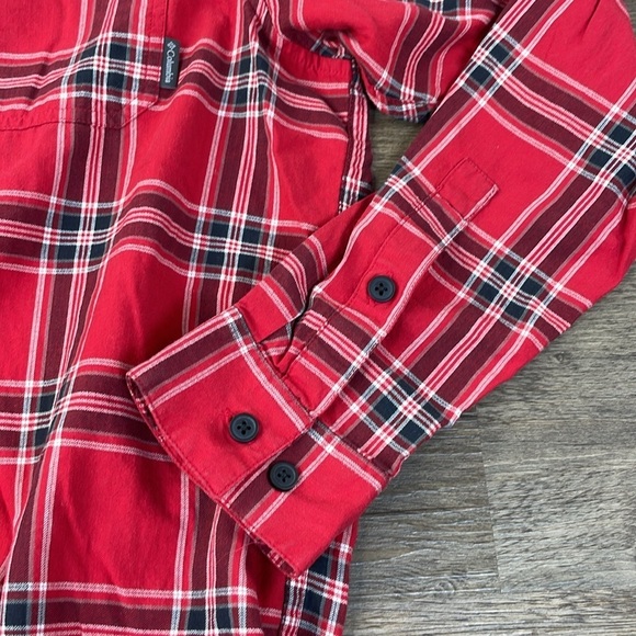 Columbia Men’s Red Black Long Sleeved Button Down collared Shirt, size Large - Picture 6 of 9